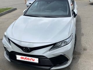 2021 Toyota Camry VIII (XV70) Рестайлинг, белый, 3250000 рублей, вид 3