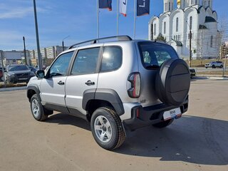 2026 Lada (ВАЗ) Niva Travel I Рестайлинг, серебристый, 1641900 рублей, вид 3