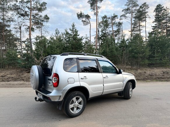 2013 Chevrolet Niva I Рестайлинг, серебристый, 560000 рублей - вид 8