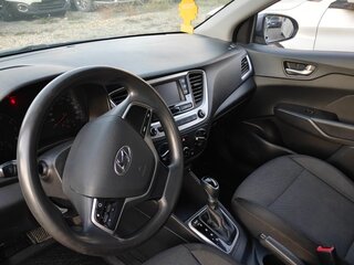 2018 Hyundai Solaris II, серый, 882000 рублей, вид 5