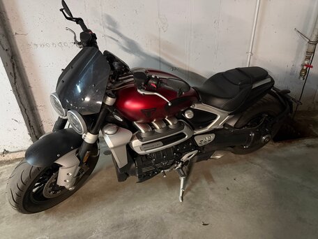 2021 Triumph Rocket 3, красный, 1950000 рублей, вид 2