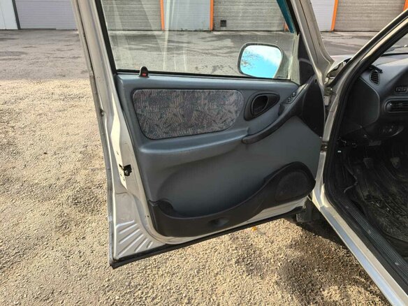 2003 Chevrolet Niva I, серебристый, 280000 рублей - вид 9
