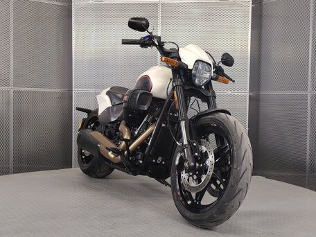 2019 Harley-Davidson FXDR 114, белый, 1699000 рублей, вид 2