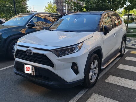 2022 Toyota RAV4 V (XA50), белый, 2850000 рублей, вид 1