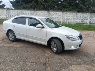 2013 Skoda Octavia II (A5) Рестайлинг, белый, 950000 рублей, вид 3