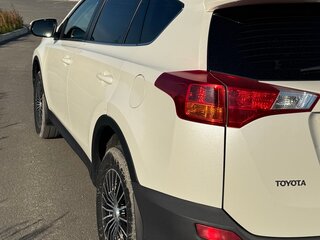 2013 Toyota RAV4 IV (XA40), белый, 1500000 рублей, вид 3