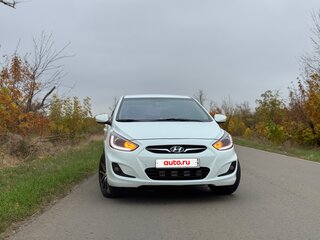 2013 Hyundai Solaris I, белый, 790000 рублей, вид 2