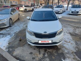 2015 Kia Rio III Рестайлинг, белый, 1100000 рублей, вид 1