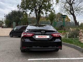 2020 Toyota Camry VIII (XV70) Рестайлинг, чёрный, 3350000 рублей, вид 2
