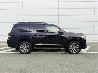 2016 Toyota Land Cruiser 200 Series Рестайлинг 2, чёрный, 5400000 рублей, вид 4