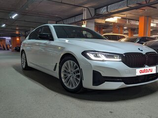 2021 BMW 5 серии 530i xDrive VII (G30/G31/G38) Рестайлинг, белый, 5200000 рублей, вид 3