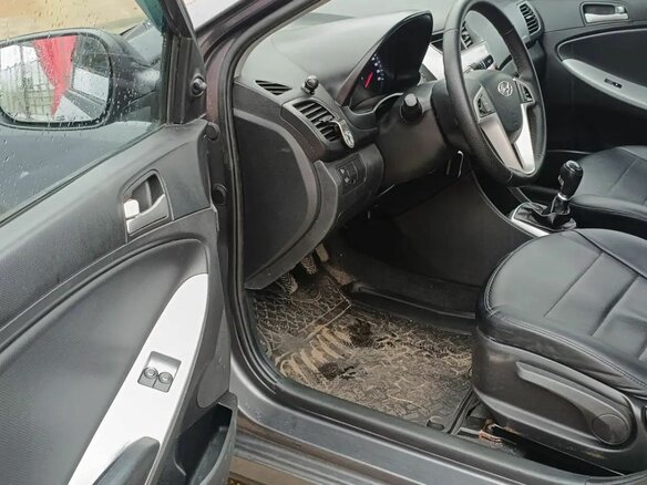 2013 Hyundai Solaris I, серый, 360000 рублей - вид 7
