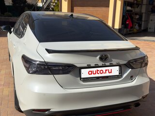 2021 Toyota Camry VIII (XV70) Рестайлинг, белый, 3500000 рублей, вид 3