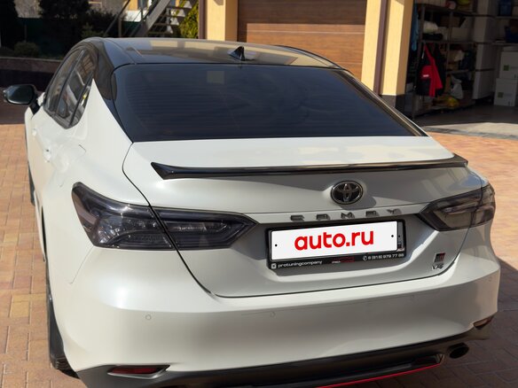 2021 Toyota Camry VIII (XV70) Рестайлинг, белый, 3500000 рублей - вид 2