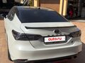 2021 Toyota Camry VIII (XV70) Рестайлинг, белый, 3500000 рублей - вид 2