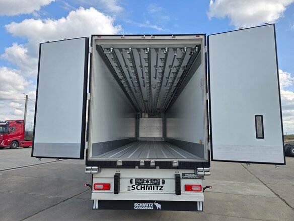 2025 Schmitz Cargobull SKO, белый - вид 17