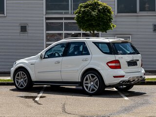 2010 Mercedes-Benz M-Класс AMG 63 AMG II (W164) Рестайлинг, белый, 2295000 рублей, вид 4