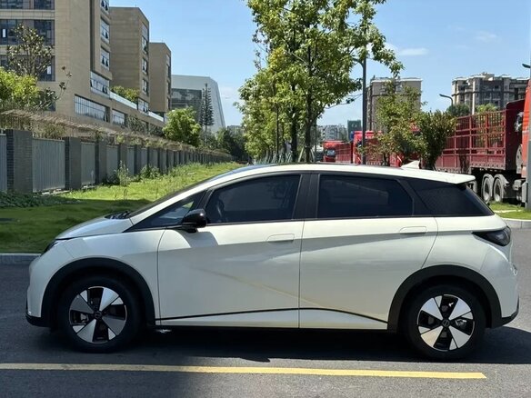 2025 BYD Dolphin 45.12 kWh I Рестайлинг, бежевый, 1560000 рублей - вид 7