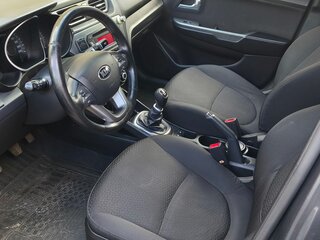 2013 Kia Rio 5-speed III, серый, 760000 рублей, вид 3