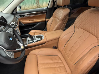 2019 BMW 7 серии Long 740Li xDrive VI (G11/G12) Рестайлинг, белый, 3400000 рублей, вид 5
