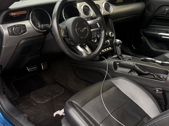 2017 Ford Mustang VI Рестайлинг, синий, 2400000 рублей - вид 5