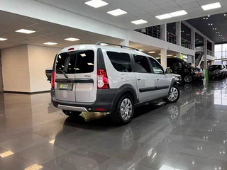 2018 Lada (ВАЗ) Largus Cross I, серебристый, 1000000 рублей, вид 2