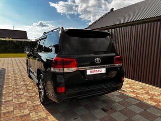 2016 Toyota Land Cruiser 200 Series Рестайлинг 2, чёрный, 4900000 рублей, вид 3