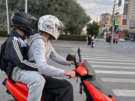 2000 Aprilia SR 125, красный, 200000 рублей, вид 4