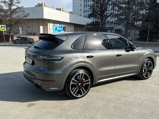 2019 Porsche Cayenne Turbo S E-Hybrid III, серый, 15500000 рублей, вид 5