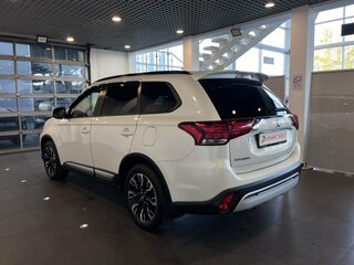 2021 Mitsubishi Outlander III Рестайлинг 3, белый, 2740000 рублей, вид 5