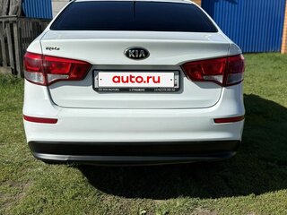 2015 Kia Rio III Рестайлинг, белый, 975000 рублей, вид 5