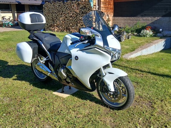 2010 Honda VFR 1200, белый, 950000 рублей - вид 4