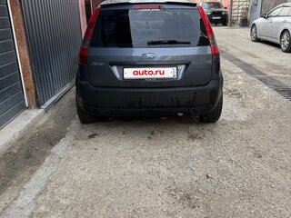 2005 Ford Fiesta Mk5, серый, 333000 рублей, вид 4
