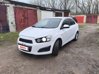 2014 Chevrolet Aveo II, белый, 620000 рублей, вид 4