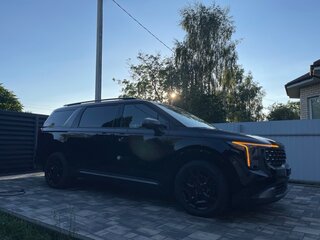 2025 Kia Carnival IV Рестайлинг, чёрный, 4150000 рублей, вид 4