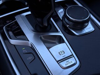 2016 BMW 7 серии Long 750Li xDrive VI (G11/G12), чёрный, 3999888 рублей, вид 4