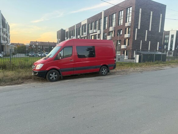 2011 Mercedes-Benz Sprinter, красный, 1800000 рублей