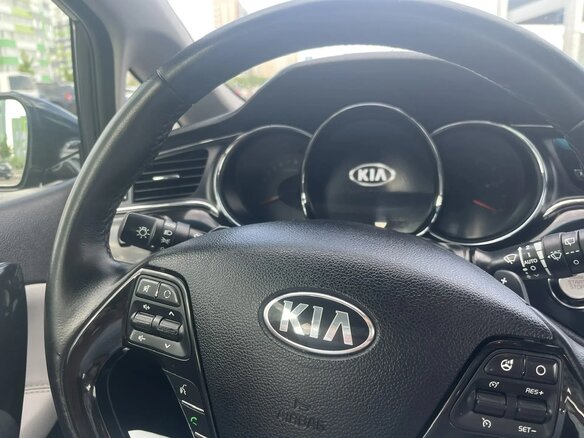 2017 Kia Ceed II Рестайлинг, чёрный, 1340000 рублей - вид 4
