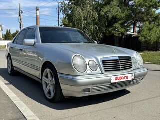 1997 Mercedes-Benz E-Класс 320 II (W210, S210), серебристый, 780000 рублей, вид 3