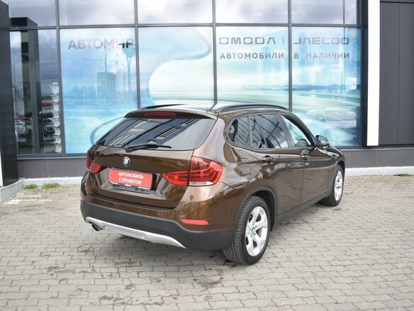 2013 BMW X1 18i I (E84) Рестайлинг, коричневый - вид 4