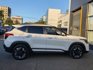 2024 Kia Seltos I Рестайлинг, белый, 2250000 рублей, вид 4
