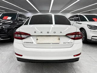 2022 Skoda Octavia III (A7) Рестайлинг, белый, 1285000 рублей, вид 5