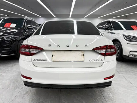 2022 Skoda Octavia III (A7) Рестайлинг, белый, 1285000 рублей, вид 5