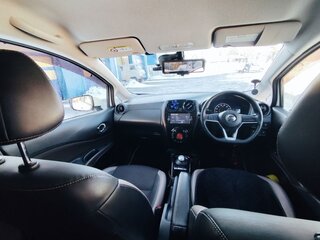 2017 Nissan Note e-Power II Рестайлинг, белый, 1100000 рублей, вид 2