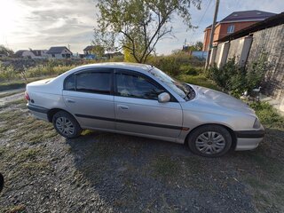 2001 Toyota Avensis I Рестайлинг, серебристый, 360000 рублей, вид 3