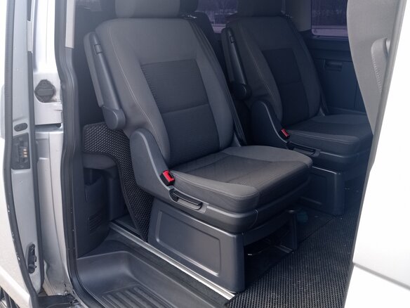 2013 Volkswagen Multivan T5 Рестайлинг, серебристый, 2575000 рублей - вид 22