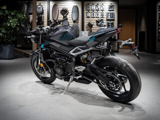 2026 Triumph Street Triple, серый, 1980000 рублей, вид 5