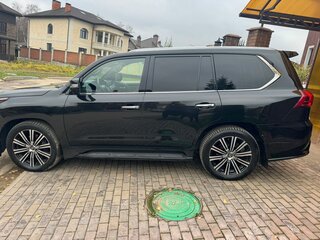 2018 Lexus LX 570 III Рестайлинг 2, чёрный, 8150000 рублей, вид 3