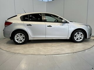 2012 Chevrolet Cruze I, серебристый, 640000 рублей, вид 4