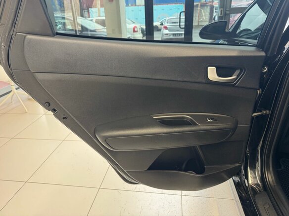2018 Kia Optima IV, чёрный, 1399000 рублей - вид 7
